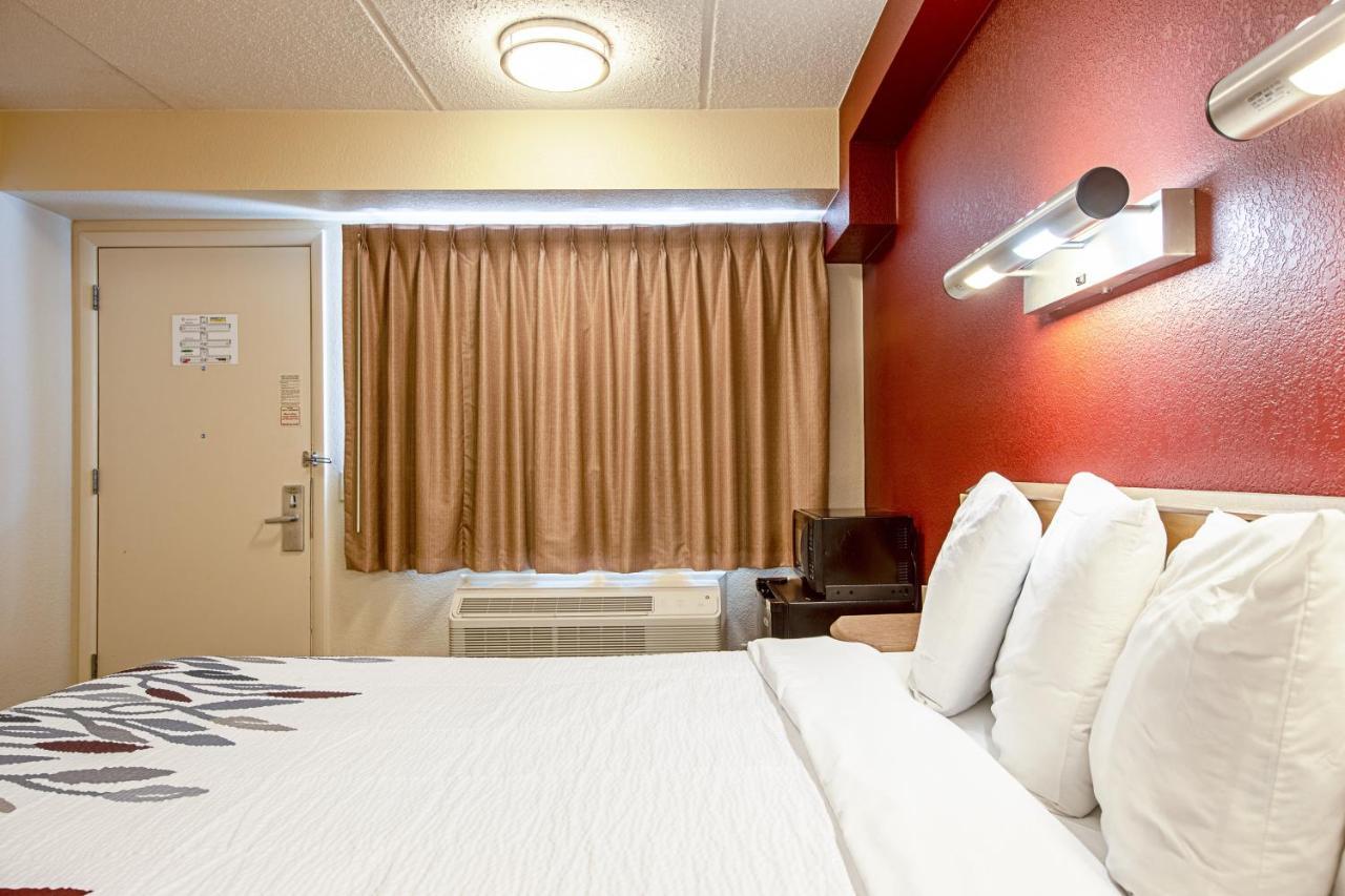 Red Roof Inn Fairmont Kültér fotó